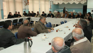 Durmuş, muhtarlarla biraraya geldi Durmuş, muhtarlarla biraraya geldi