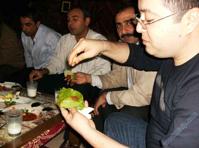 Osmanlı Kafede Nizip.com'un Geleneksel Çiğ köfte Etkinliği Yapıldı Osmanlı Kafede Nizip.com'un Geleneksel Çiğ köfte Etkinliği Yapıldı