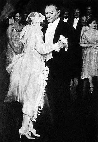 Atatürk'ün sansürlenen fotoğrafları