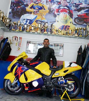 Nizipli usta motosiklet yarışçısı halil yaşar