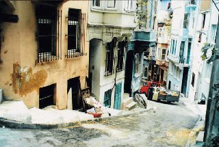 Yıkılmış Harebe olmuş Tarihi Evlerimiz