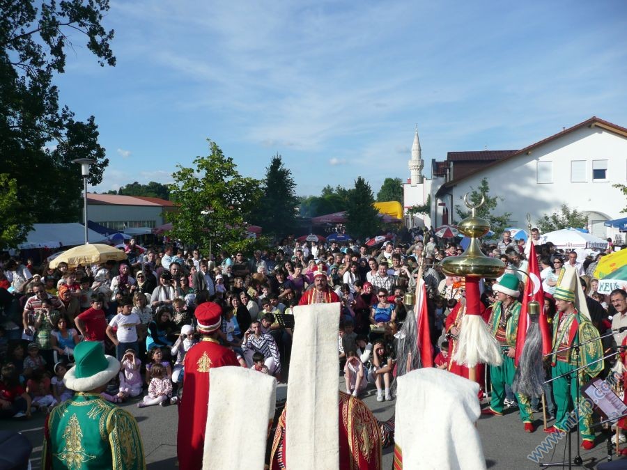 Stuttgart çevresindeki hemşehrilere DUYURU Stuttgart çevresindeki hemşehrilere DUYURU