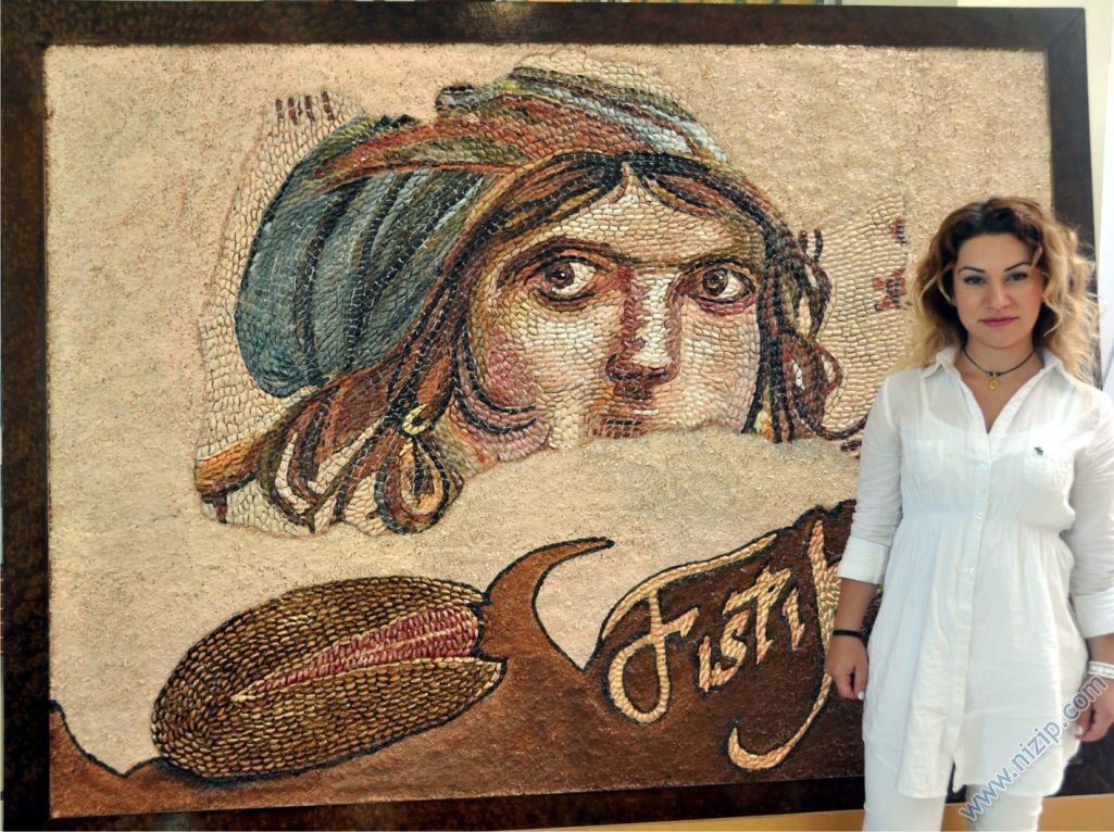 Fıstık gibi ''çingene kız'' mozaiği