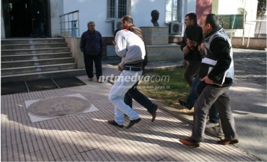 Polis Çalınan Traktörü Bularak Sahibine Teslim Etti