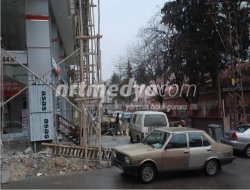 İnşaat Çalışmaları Trafiği Aksatıyor İnşaat Çalışmaları Trafiği Aksatıyor
