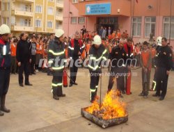 Hatice Seyit Çeker İ.Ö.O'lunda Yangın Tatbikatı Hatice Seyit Çeker İ.Ö.O'lunda Yangın Tatbikatı