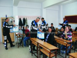 "Okuyorum, Öğreniyorum, Polisimi Seviyorum"