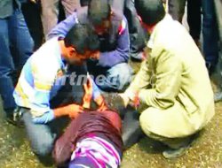 Motosiklet Kamyonetin Altına Girdi Motosiklet Kamyonetin Altına Girdi