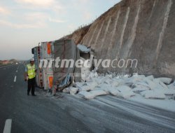 Un Yüklü Tır, Şarampole Yuvarlandı