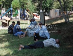 Vatandaş, Parklara Akın Etti Vatandaş, Parklara Akın Etti