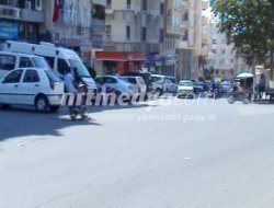 Necip mahmut caddesi'nde trafik keşmekeşi Necip mahmut caddesi'nde trafik keşmekeşi