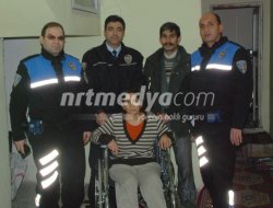 Omurilik Hastasına Tekerlekli Sandalye