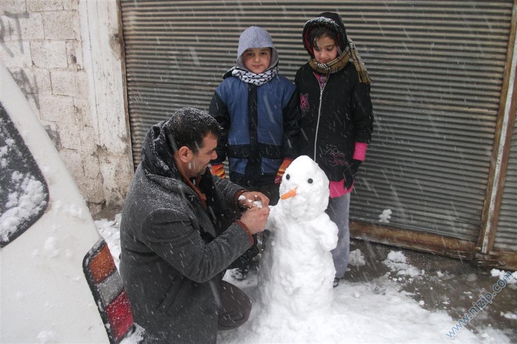 Nizip'te kar kalınlığı 25 cm'ye ulaştı