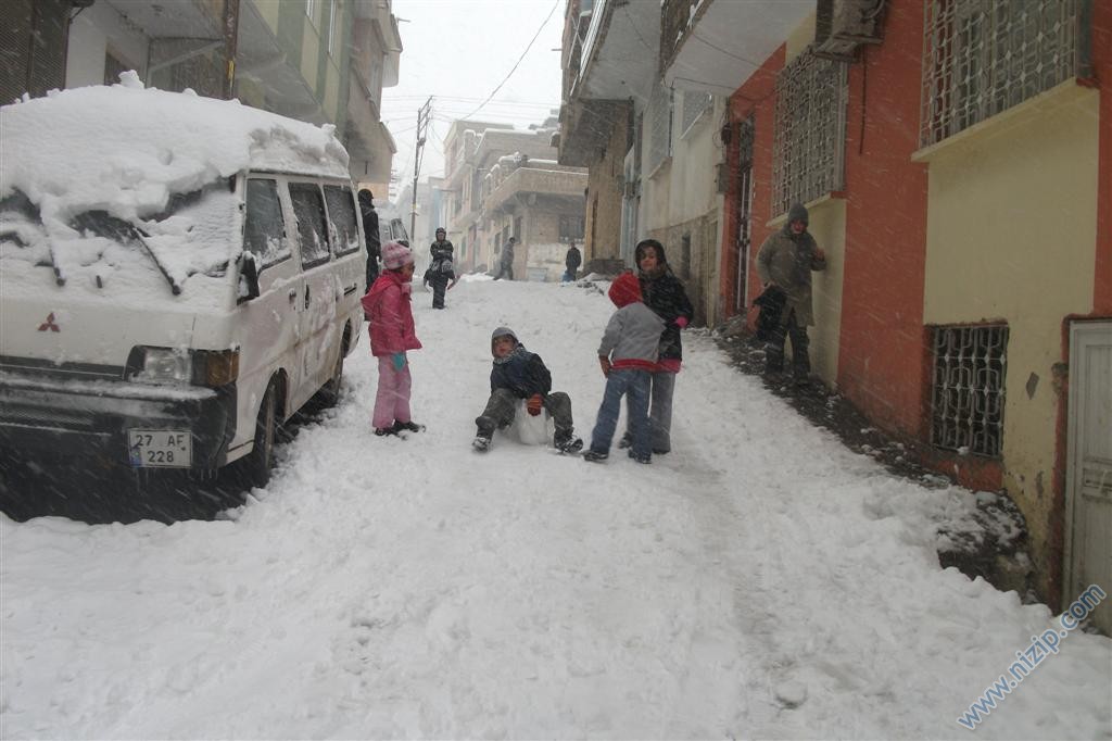 Nizip'te kar kalınlığı 25 cm'ye ulaştı