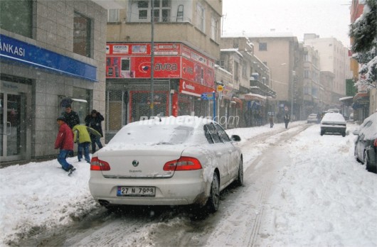 Nizip'te kar kalınlığı 25 cm'ye ulaştı