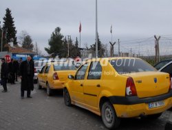 Taksiciler, Karkamış Gümrük Kapısında Eylem Yaptı Taksiciler, Karkamış Gümrük Kapısında Eylem Yaptı