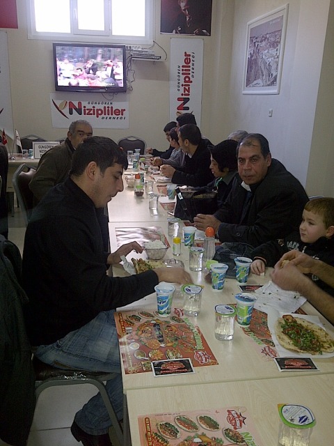 04-03- 2012 pazar günü Güngören nizipliler derneginde kahvaltı