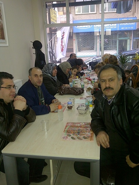 04-03- 2012 pazar günü Güngören nizipliler derneginde kahvaltı