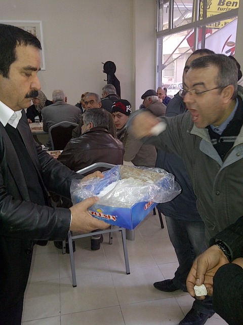 04-03- 2012 pazar günü Güngören nizipliler derneginde kahvaltı