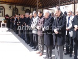Burhan atalay toprağa verildi Burhan atalay toprağa verildi