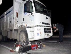 Hızını Alamadı, Kamyonun Altına Girdi