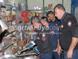 Video: MARKETE YILAN ARADILAR Video: MARKETE YILAN ARADILAR