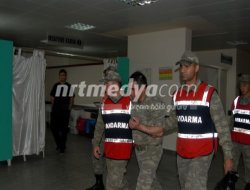 Otomobil, jandarma aracına çarptı Otomobil, jandarma aracına çarptı