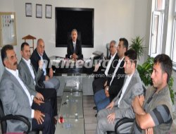 AK Parti İlçe Teşkilatı'ndan Milli Eğitim Müdürü Gündeş'e Ziyaret AK Parti İlçe Teşkilatı'ndan Milli Eğitim Müdürü Gündeş'e Ziyaret