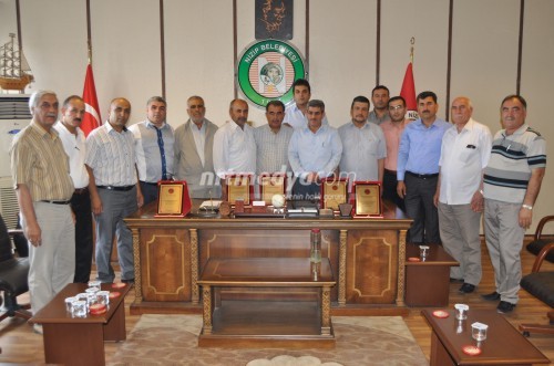 Video:   MUHTARLARDAN NRT YÖNETİMİNE PLAKET