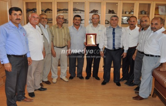 Video:   MUHTARLARDAN NRT YÖNETİMİNE PLAKET