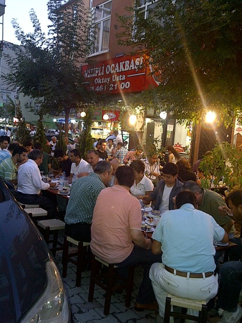 Gelenksel İstanbul İftarımız Ayın 25 çarşamba günü Gelenksel İstanbul İftarımız Ayın 25 çarşamba günü