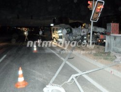 Traktör, Trafik Işıklarına Çarptı Traktör, Trafik Işıklarına Çarptı