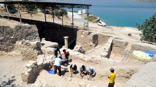 Zeugma'nın Surları Ortaya Çıkarıldı Zeugma'nın Surları Ortaya Çıkarıldı