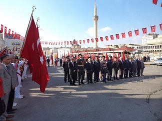 29 Ekim Cumhuriyet Bayramı Cumhuriyet meydanında yapılan törenle kutlandı.