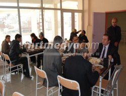 Engellilere Yemek Verildi Engellilere Yemek Verildi