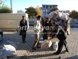 Nizip'te kalan Suriyelilere Yardım Nizip'te kalan Suriyelilere Yardım
