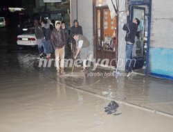 Birecik\'te Şiddetli Yağış Hayatı Felç Etti