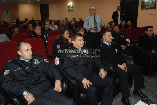 Polise "Beden Dili" Konferansı