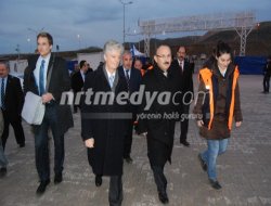Avusturya Büyükelçisi Klaus Wolfer Nizip Çadır Kenti Ziyaret Etti Avusturya Büyükelçisi Klaus Wolfer Nizip Çadır Kenti Ziyaret Etti