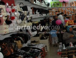 Mağazalarda Yılbaşı Hazırlığı Mağazalarda Yılbaşı Hazırlığı