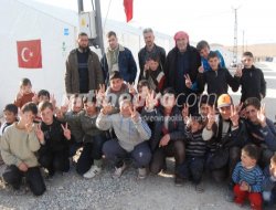 Suriyeliler Erdoğan'ı Bekliyor Suriyeliler Erdoğan'ı Bekliyor