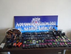 Video:   NİZİP'TE KAÇAK CEP TELEFONU OPERASYONU