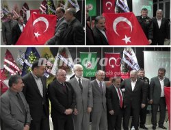 Ökkeş Titiz'den Türk Bayrağı