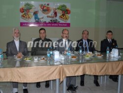 Öğrenciler, "Ekmek İsrafı"na Dikkat Çekti Öğrenciler, "Ekmek İsrafı"na Dikkat Çekti