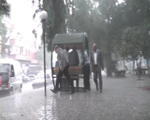 Nizipde siddetli dolu