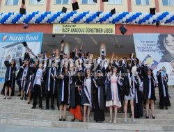 Anadolu öğretmen lisesi'nde mezuniyet töreni