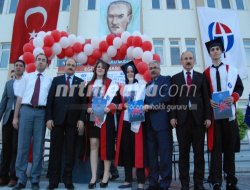 Nizip Meslek Yüksek Okulu'nda Mezuniyet Töreni Nizip Meslek Yüksek Okulu'nda Mezuniyet Töreni