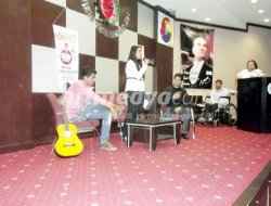 Engelsiz Tiyatrocular Ayakta Alkışlandı