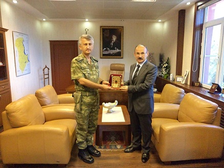 Adana Jandarma Bölge Komutanı  Tuğgeneral Hamza CELEPOĞLU, Kaymakam Yaşar KARADENİZ’i