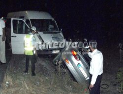 Nizip\'te Minibüs Otomobile Çarptı: 7 Yaralı Nizip\'te Minibüs Otomobile Çarptı: 7 Yaralı